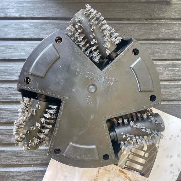 Grillbot Automatic Grill Cleaning Robot Includes AC Adapter to recharge - Picture 4 of 8